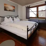 Zur Burg Fogadó